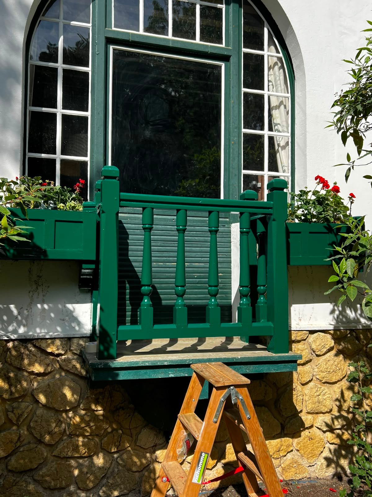 Rénovation des peintures sur balustrade