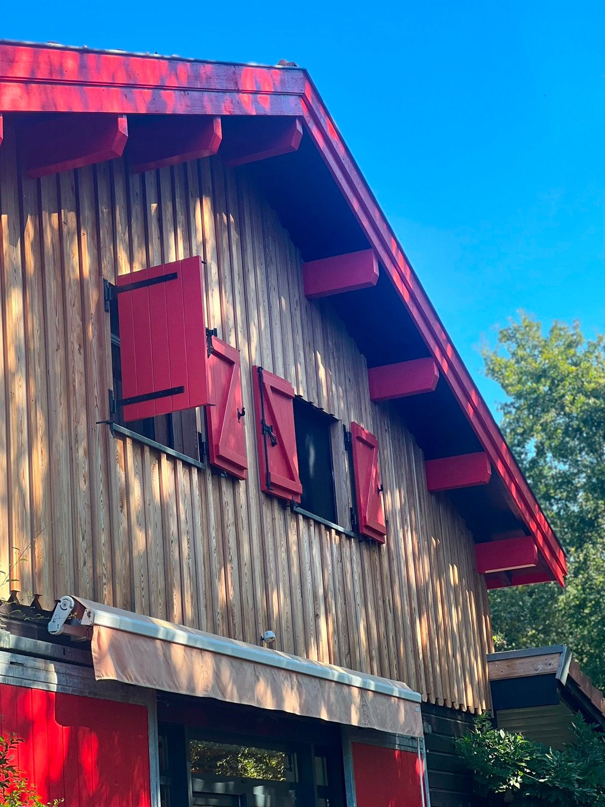 Rénovation des peintures sur chalet
