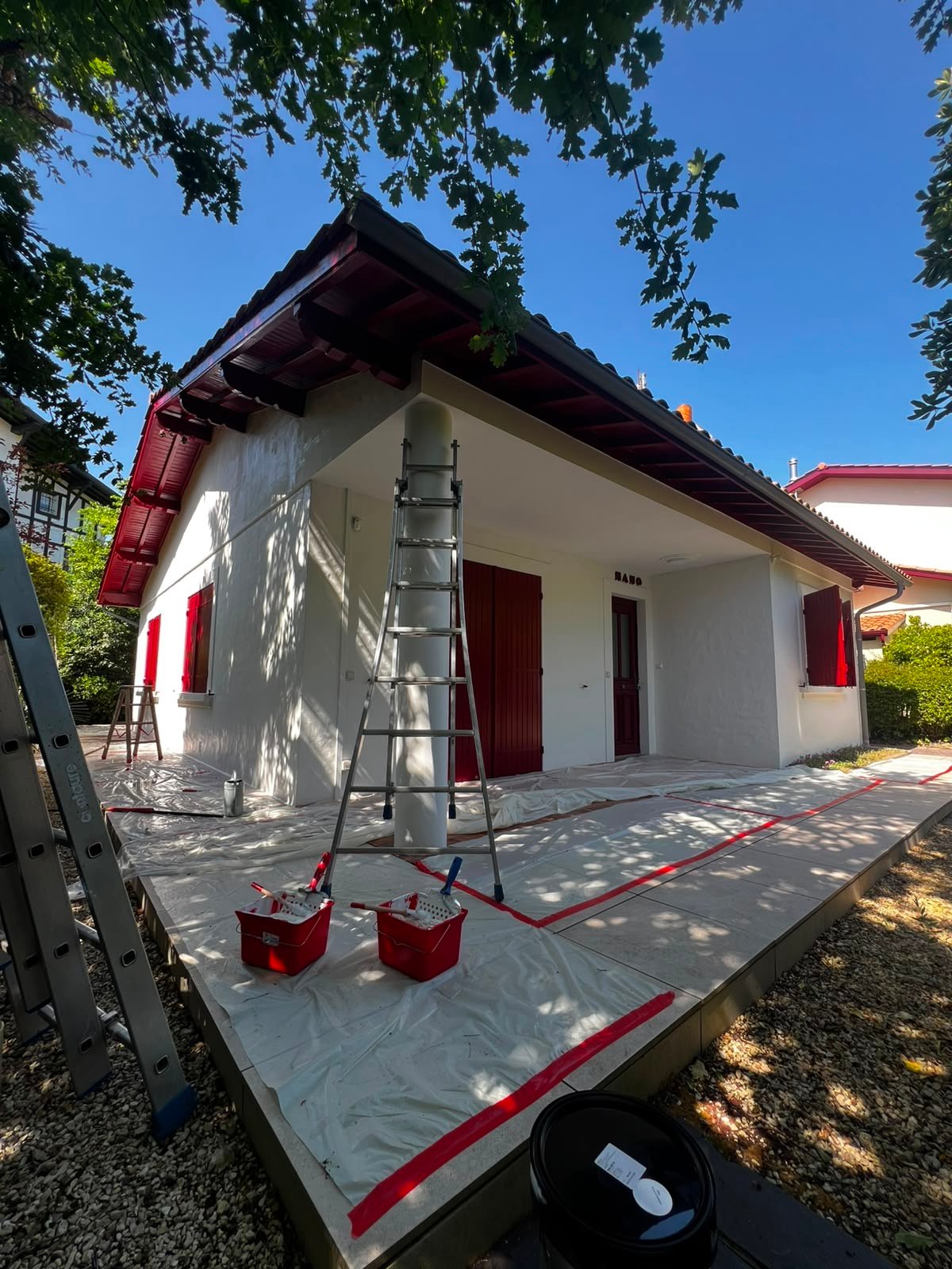 Rénovation des peintures sur façade et boiseries